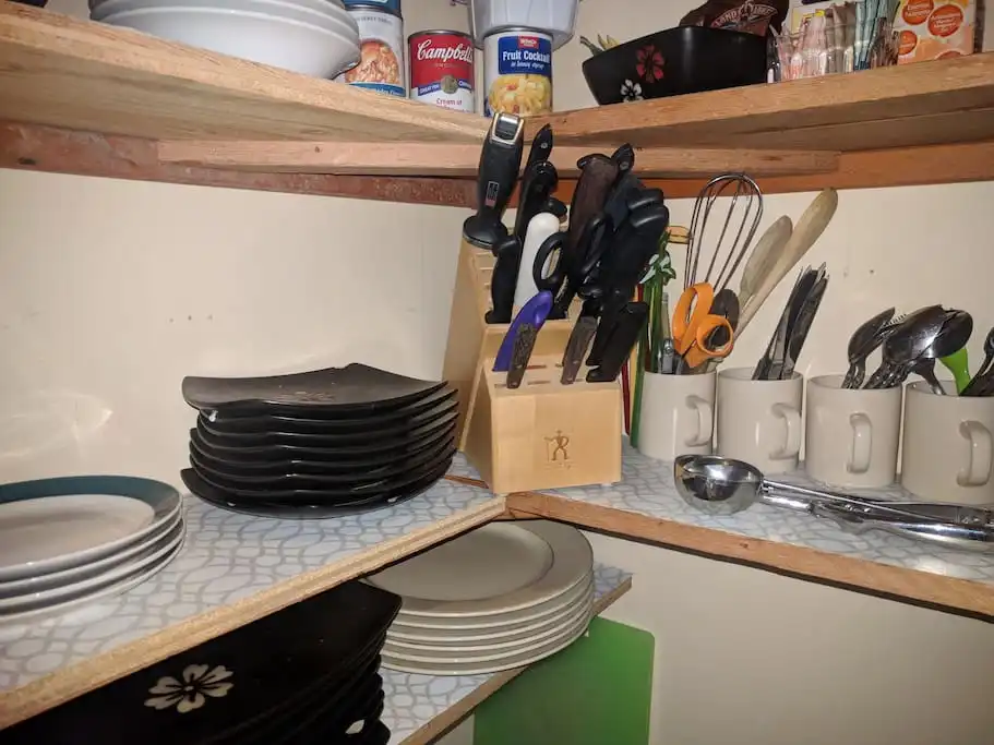 Plates, silverware - Sugarhouse Guest House - Salt Lake City