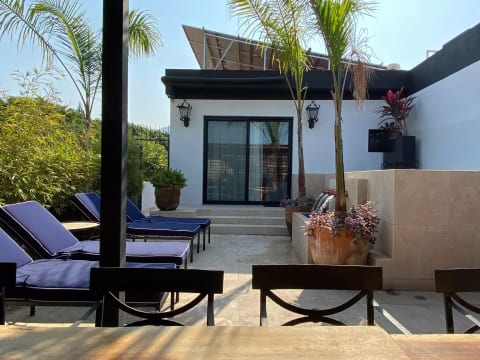 Fine Art Villa, Pool, Breakfast, Staff, Central PV