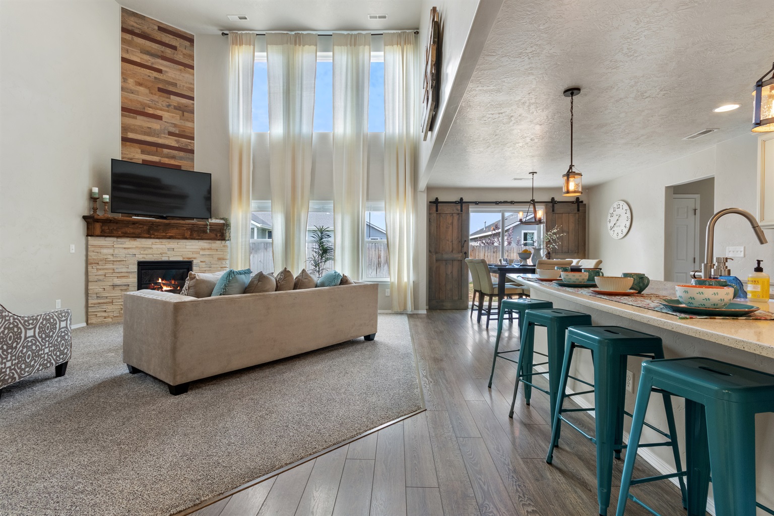 extravagant-family-get-away-in-large-5-bedroom-private-home/