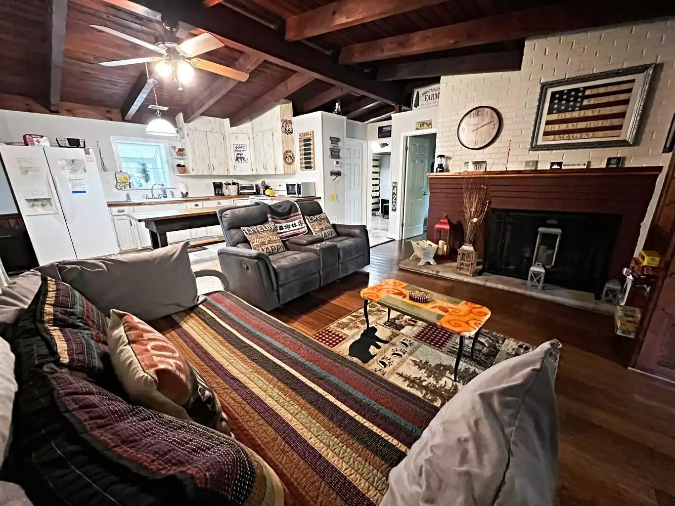Another view of the open floor plan Another view of the open floor plan - Whitefish Cabin - Luray
