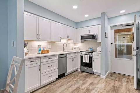Our kitchen is stocked with a Starter supply of kitchen products: Paper towels, dish soap, dishwasher tabs, etc.
