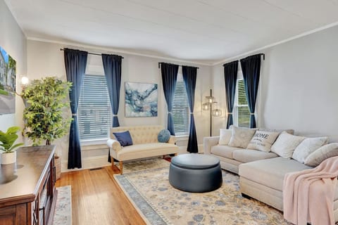 Lovely living room with electric fireplace with cooling fan/heat function and 50" Samsung TV.