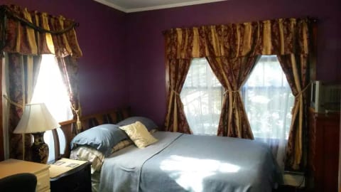 Bedroom - 1 full bed