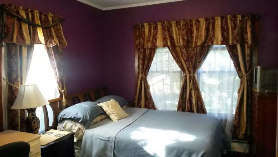 Bedroom - 1 full bed