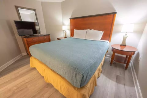 King Bed in Bedroom