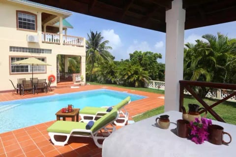 Villa Decaj - Cap Estate