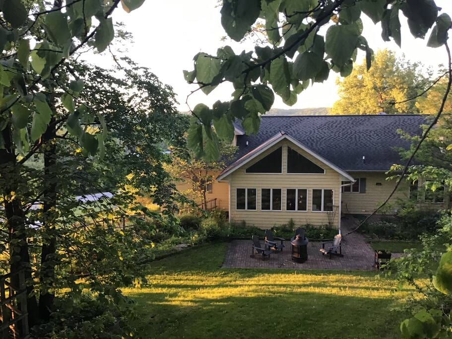 Oneota Vista, a cozy apartment tucked in the woods of the Oneota Valley bluffs, featuring 7.5 acres to explore and a breath-taking view.