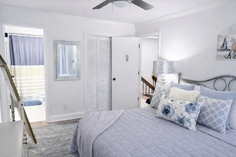 Spacious 3BR, Minutes to the Beach, Sleeps 8 &Pets image 6