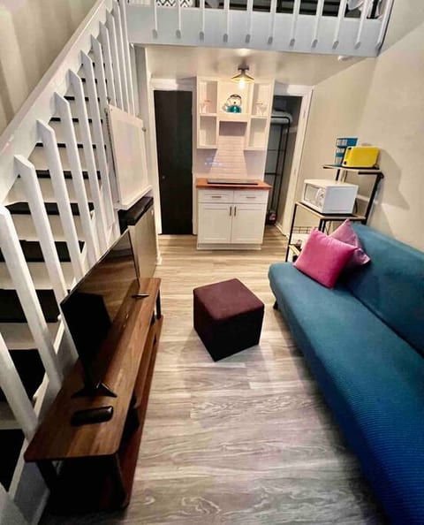 Pop-Of-Color - Loft!