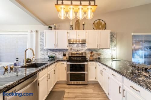 Private Resort Near Stadiums 3BR Family Friendly - Photo 77