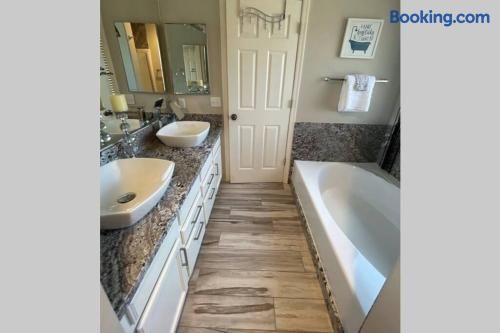 Private Resort Near Stadiums 3BR Family Friendly - Photo 165