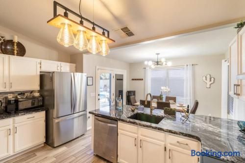 Private Resort Near Stadiums 3BR Family Friendly - Photo 147