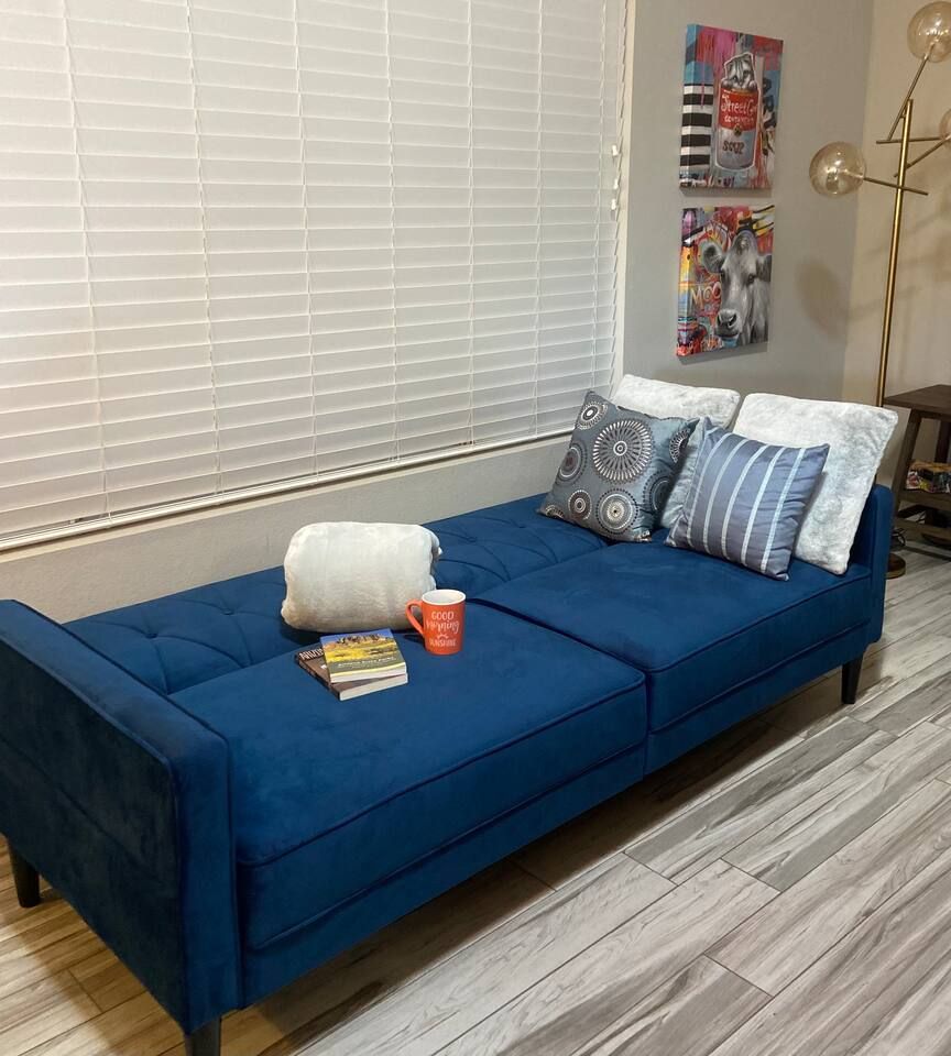 Additional sleeping for 1 adult or 2 kids, extra linens provided. Stadium Oasis Glendale, Arizona