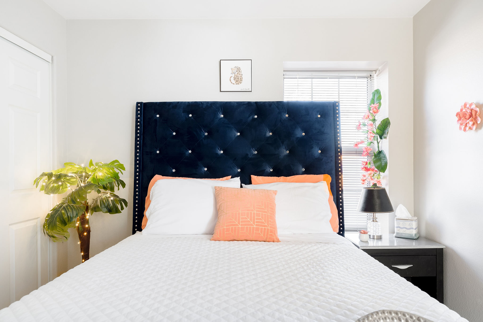 Velvet Safari Bedroom with a QUEEN size bed and comfy bamboo mattress