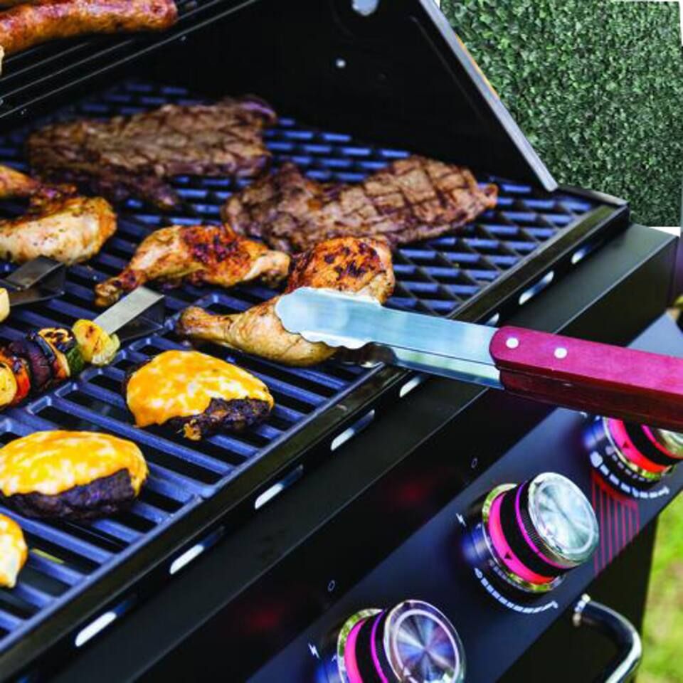 Grilling Summer Nights! Propane Grill for your use on the back pool patio. Never run out of propane, back up tank stored in the garage. Stadium Oasis Glendale, Arizona
