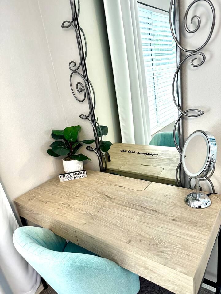 Dedicated workspace with usb. Or second vanity outside master bath. Stadium Oasis Glendale, Az