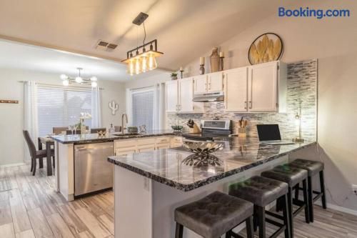 Private Resort Near Stadiums 3BR Family Friendly - Photo 85