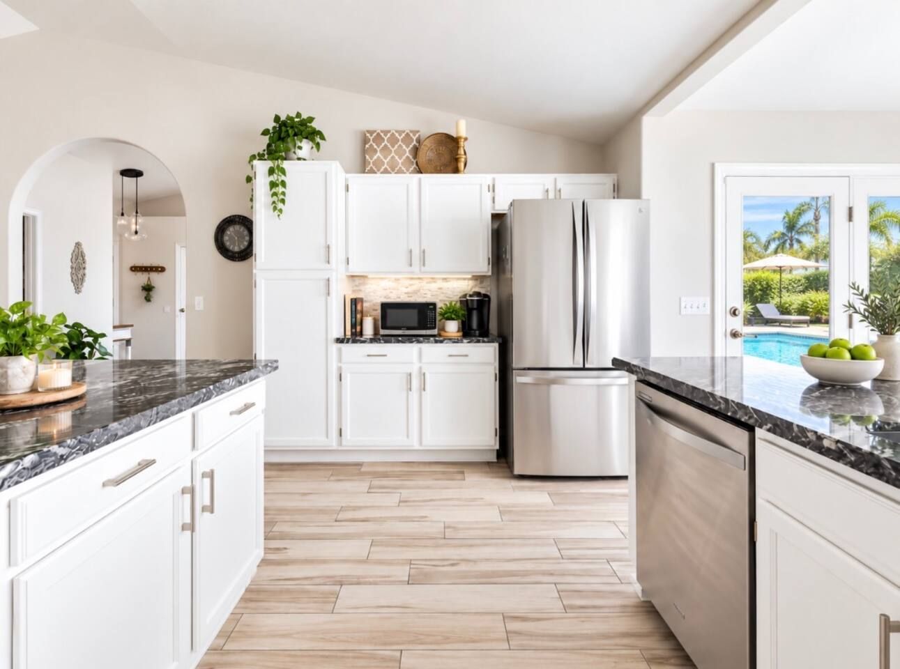 Full size refrigerator and freezer with ice maker. Stadium Oasis Glendale, Az