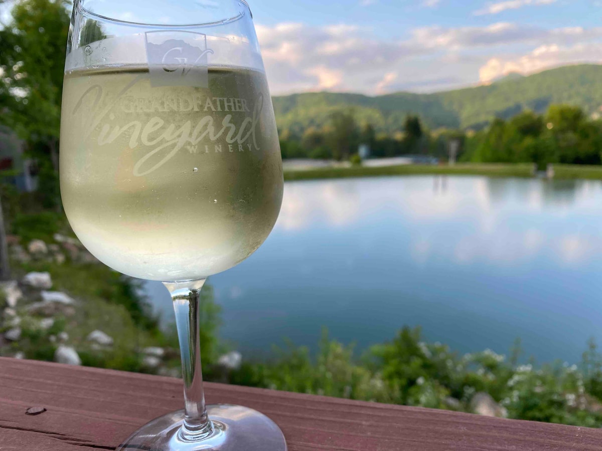 The close proximity of Grandfather Winery, Banner Elk Winery and Linville Winery make for a fun day exploring. Enjoy your new finds with a charcuterie board during the lakefront sunset.  Suite Escape@Snowlake   3-30 NTS | WALK to Lifts