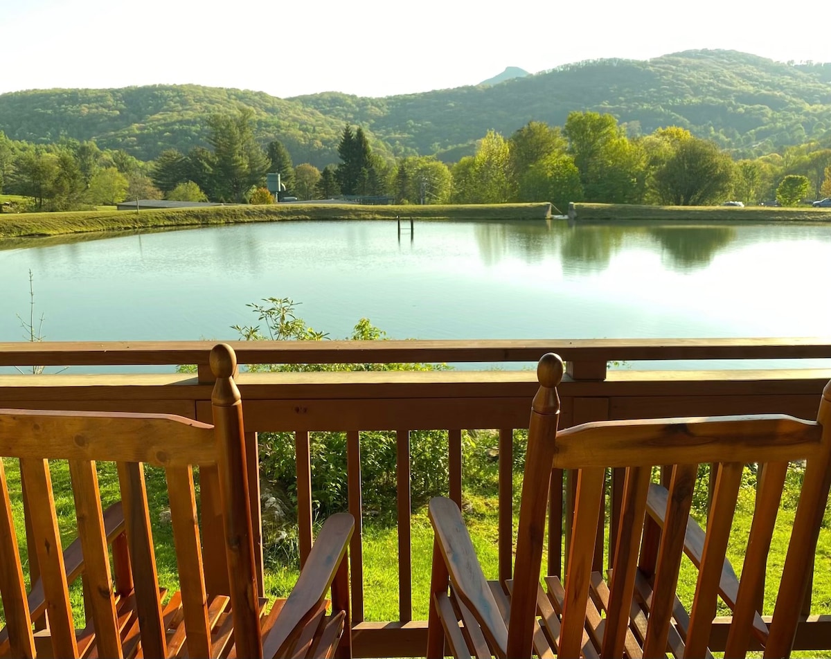 Beautiful water and lake views at this unique Sugar Mountain Resort location.  Enjoy a unique restored ski lodge with 4 private master bedroom suites  perfect for large groups.  Suite Escape@Snowlake   3-30 NTS | WALK to Lifts