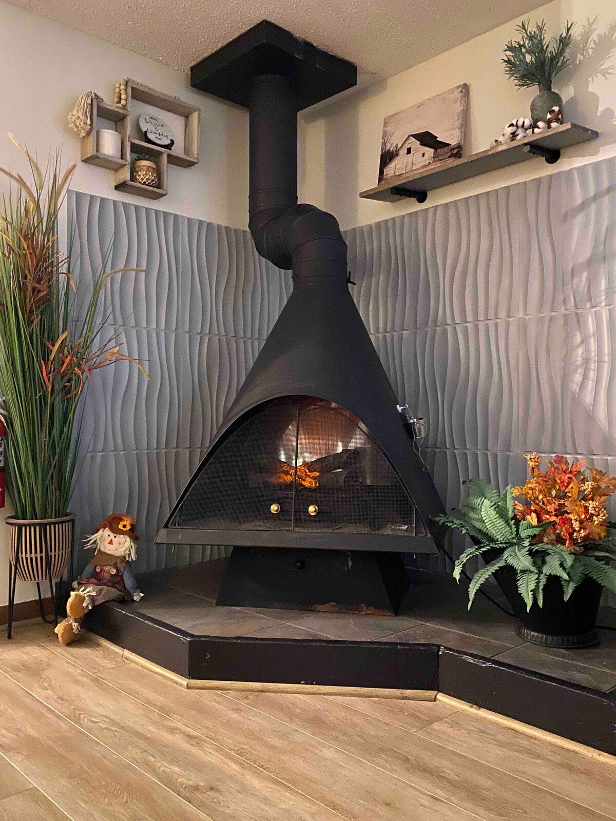 Cozy up to the easy-on fireplace after a play day in the snow! There’s nothing like it. Hot chocolate included! Suite Escape@Snowlake   3-30 NTS | WALK to Lifts