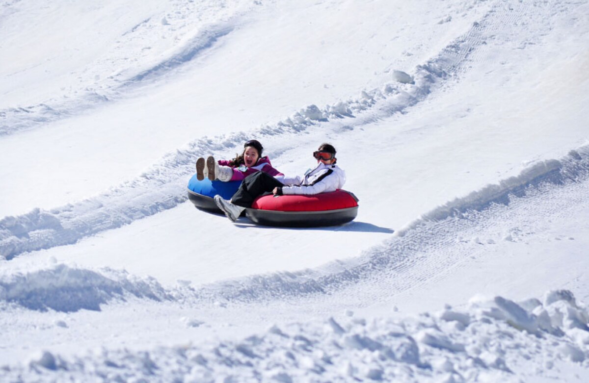 Take the two minute walk to tubing and ice skating. Don't forget the night skiing and activities Suite Escape@Snowlake   3-30 NTS | WALK to Lifts