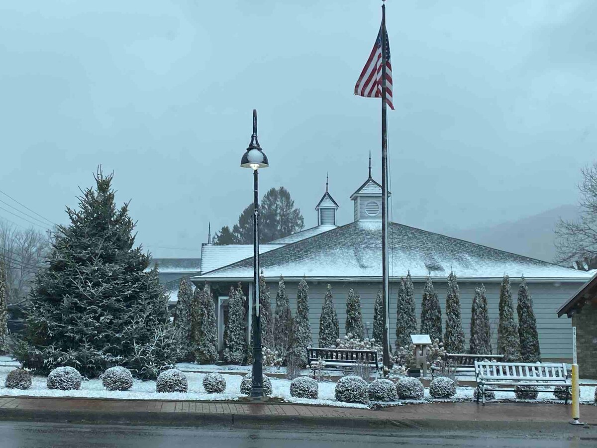 Suite Escape-Discounts-Steps to Slopes-Tubing image 82 Suite Escape@Snowlake   3-30 NTS | WALK to Lifts