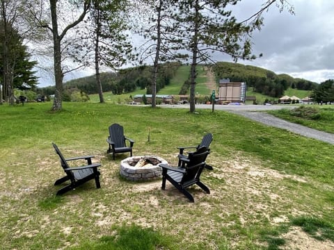 Enjoy the summer concerts or any activities at Wisp Resort from the patio and fire pit area.  The proximity to Wisp, the walking trail and McHenry cant be beat!