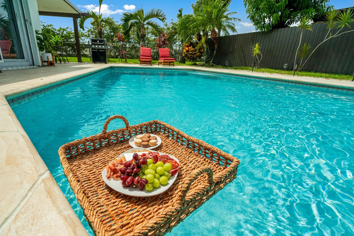 Welcome to Aqua Retreat! Enjoy your own private heated pool and hot tub in the Fort Lauderdale area.