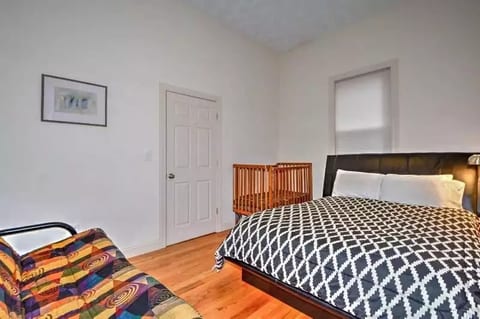 Boston's Jamaica Plain w/ parking, A/C, laundry