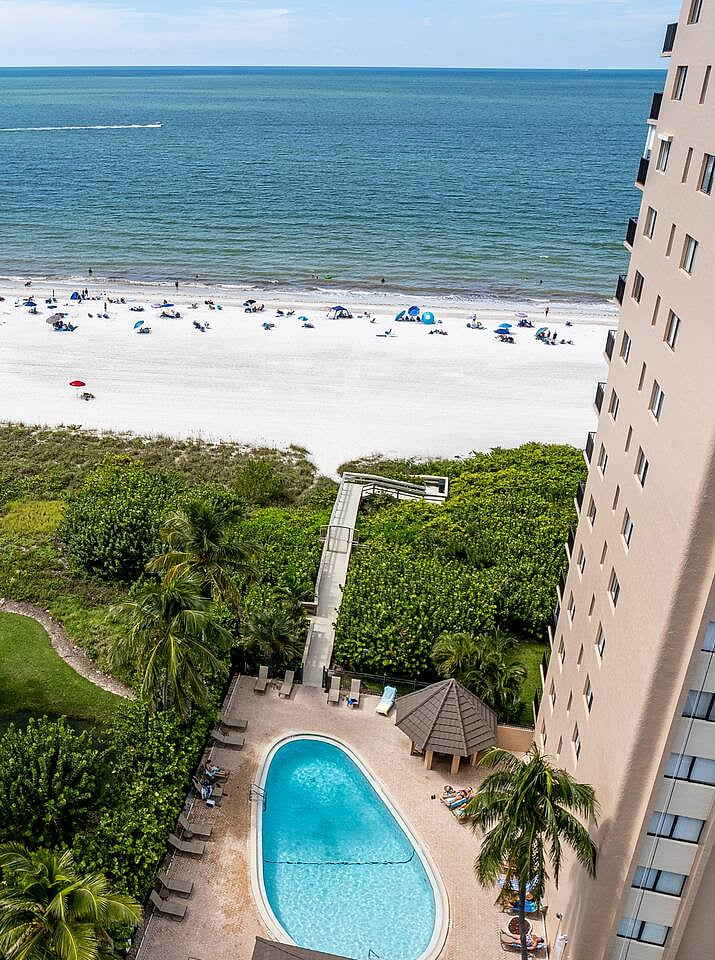 Pool | Walk out onto beach Remodeled Aveline | 2 King Bed Ensuites | Sunsets