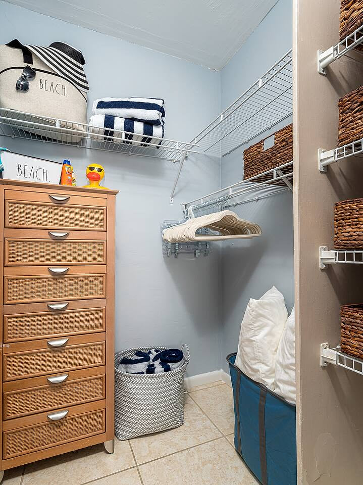 Closet 1 | Plenty storage space & Beach Essentials