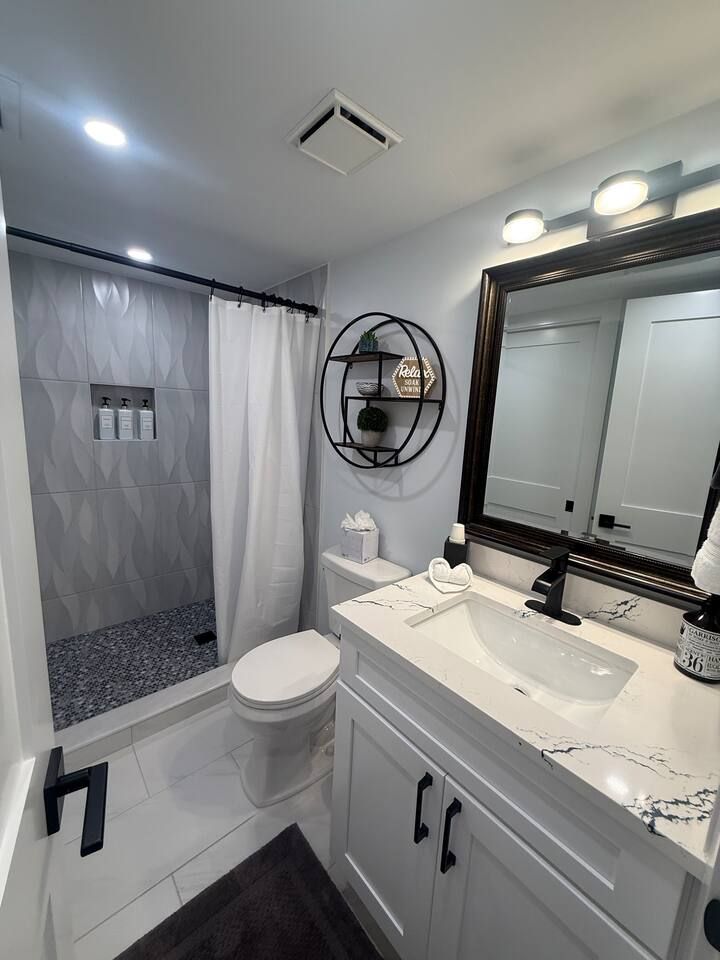 2nd Full Bathroom!