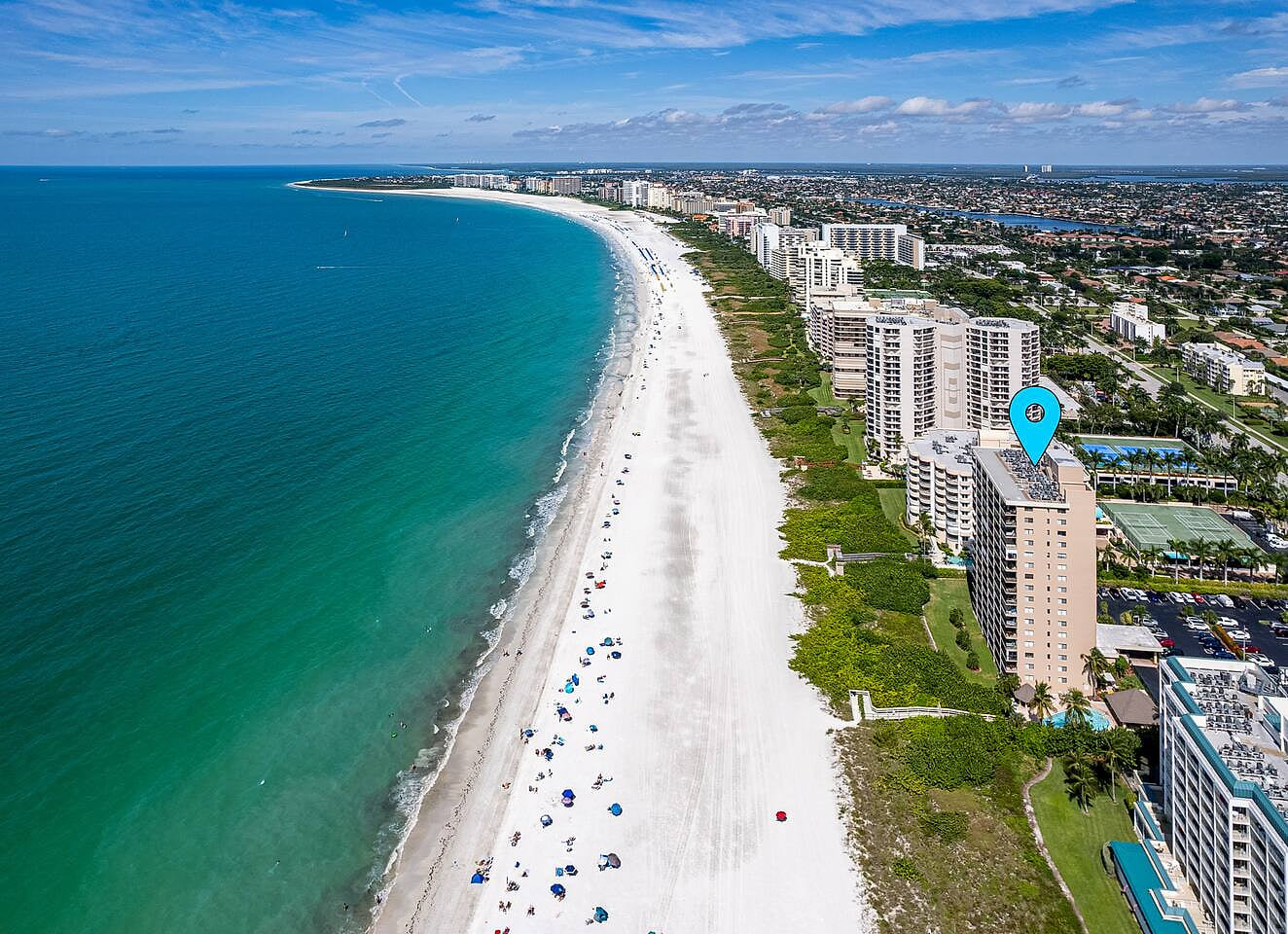 Amazing location at Seawinds!  
- next door to Sunset Grille, beachfront dining and drinks.
- walking distance to shops, restaurants, and movie theatre at Marco Walk Plaza, a premier open-air shopper’s paradise Remodeled Aveline | 2 King Bed Ensuites | Sunsets