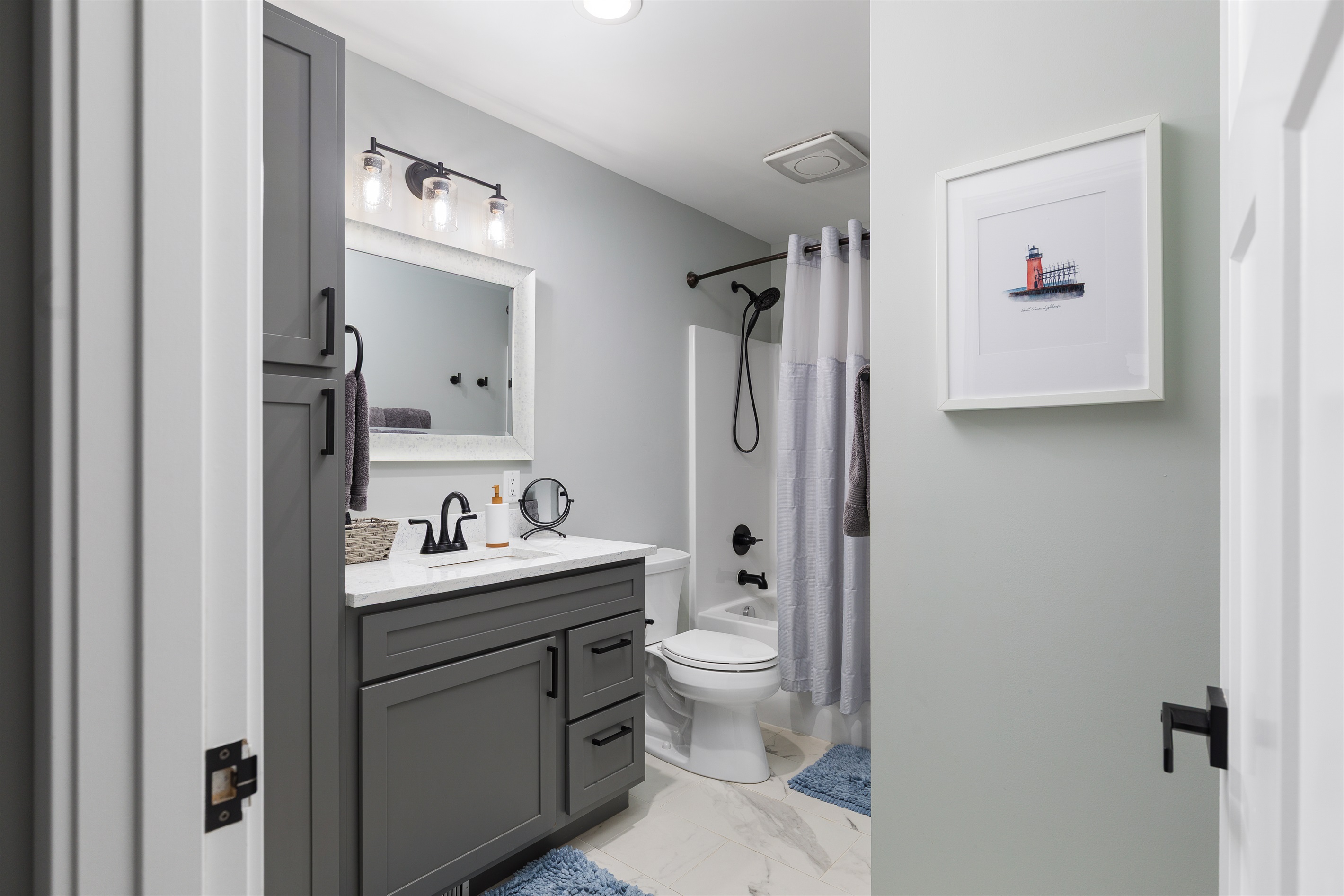 2nd full bathroom upstairs, bath/shower