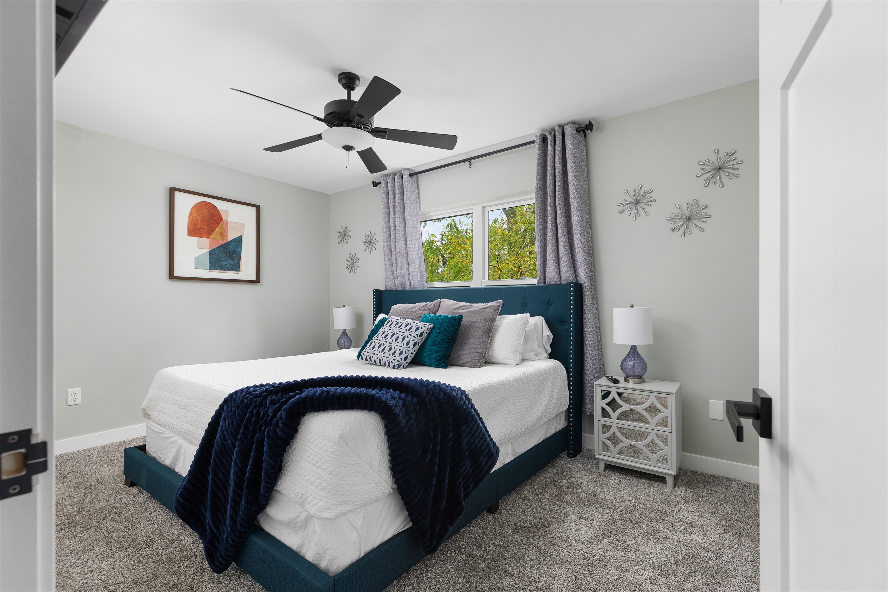 3rd bedroom, spacious with king beds, TV