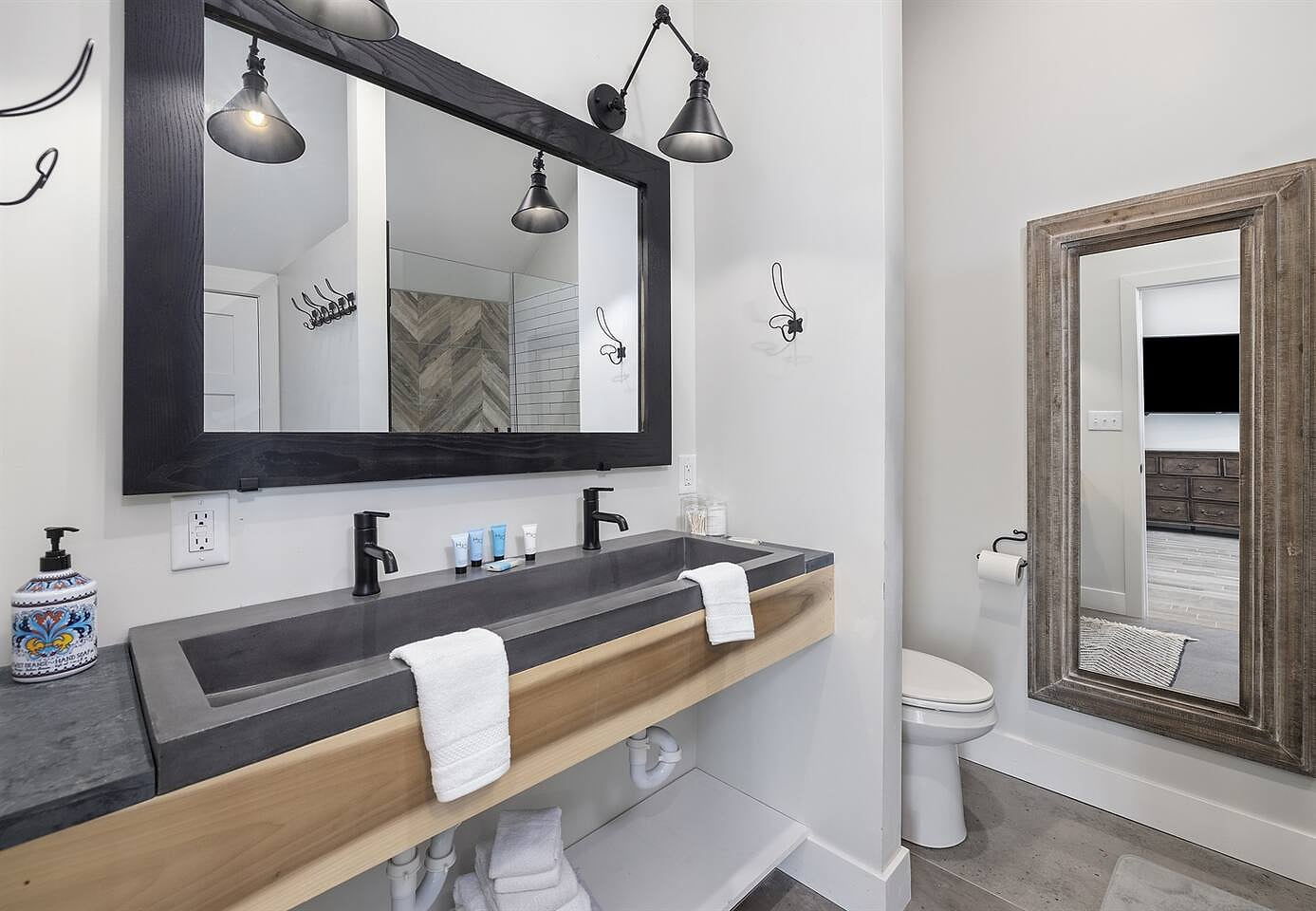 Bedroom 3 En Suite | Hair Dryer | Towels Provided