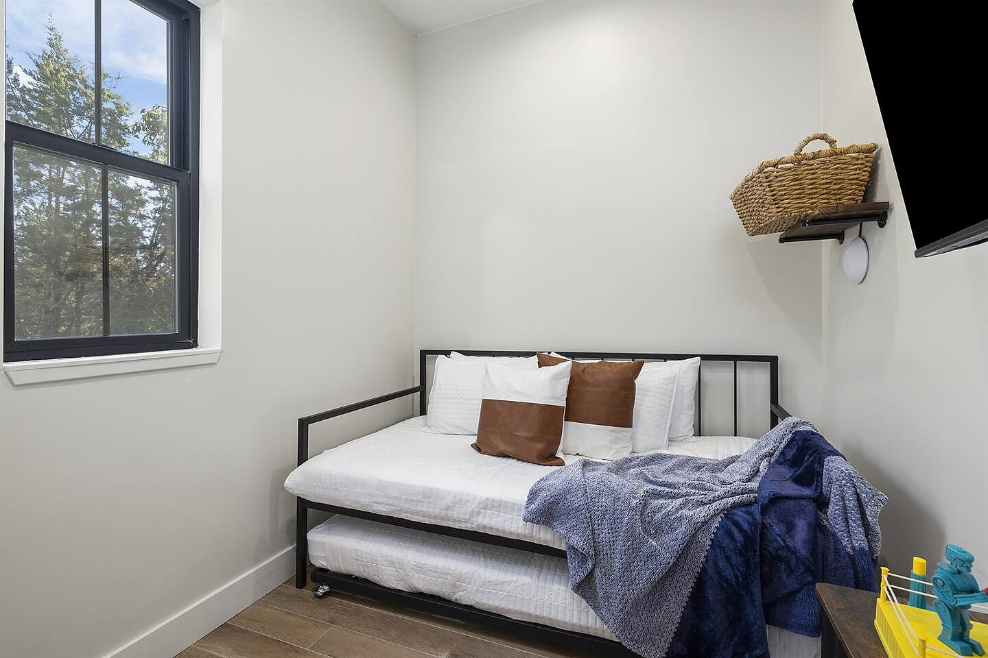 Bedroom 1 | Twin Bed w/ Twin Trundle | 1st Floor | Smart TV
