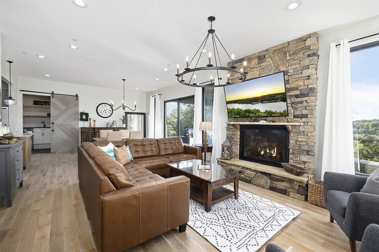 Branson Vacation Rental | 5BR | 4.5BA | 2,648 Sq Ft | 2 Stories Holidays | MajesticRetreat | HotTub | 3 Ensuite