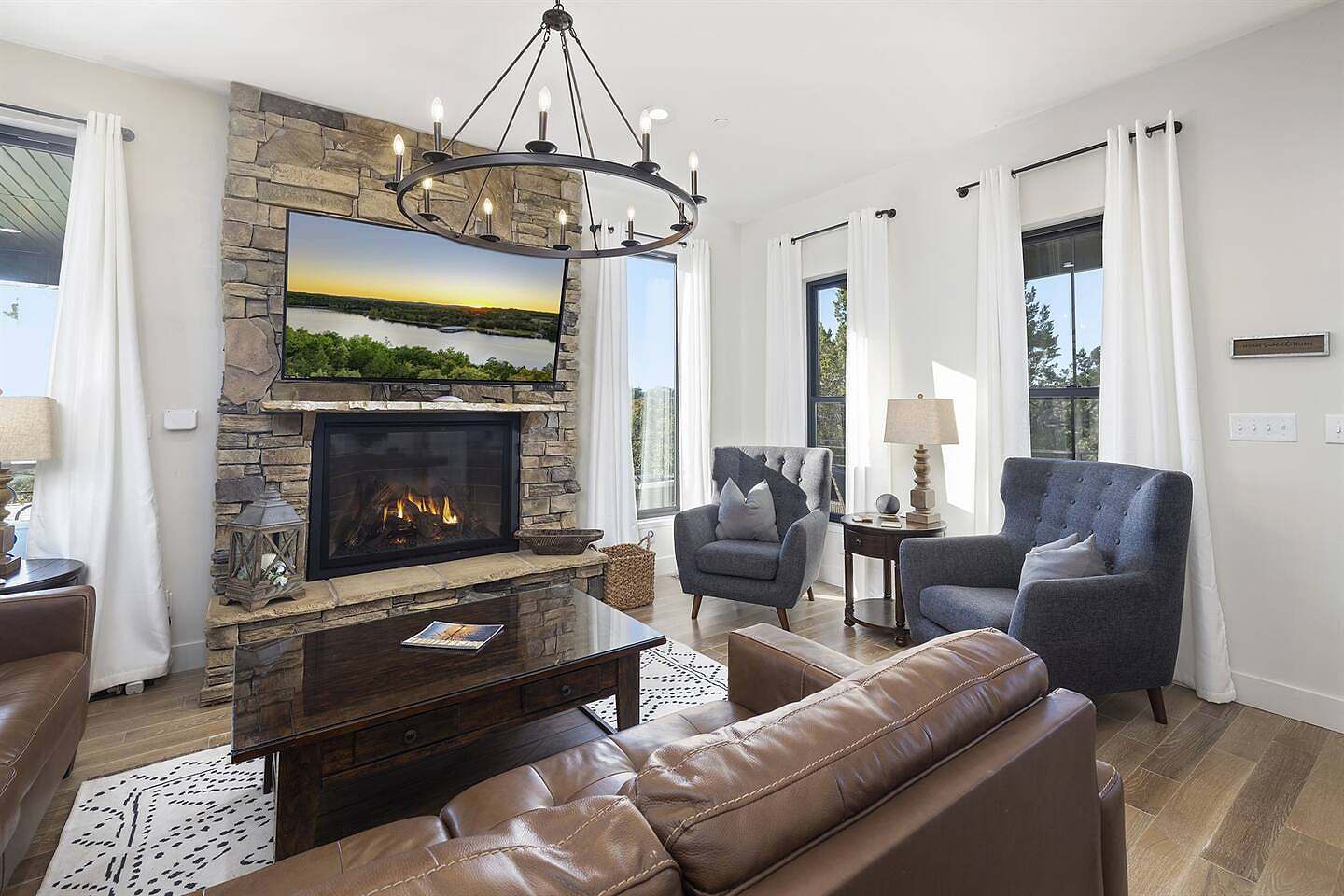 Comfortable Living Room with Fireplace and a TV perfect for cozy movie nights