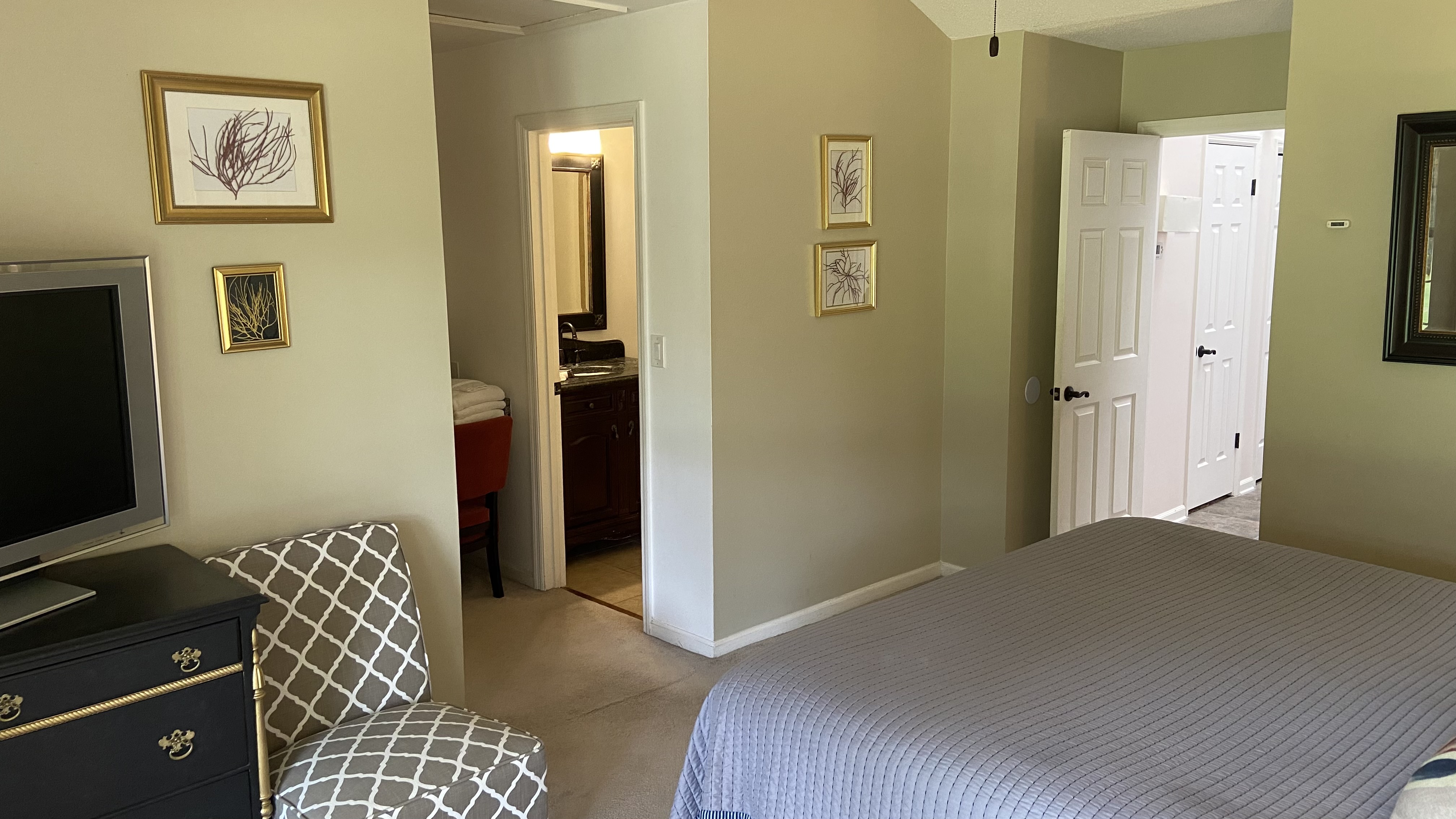 MBDR WITH ENSUITE FULL BATHROOM.
