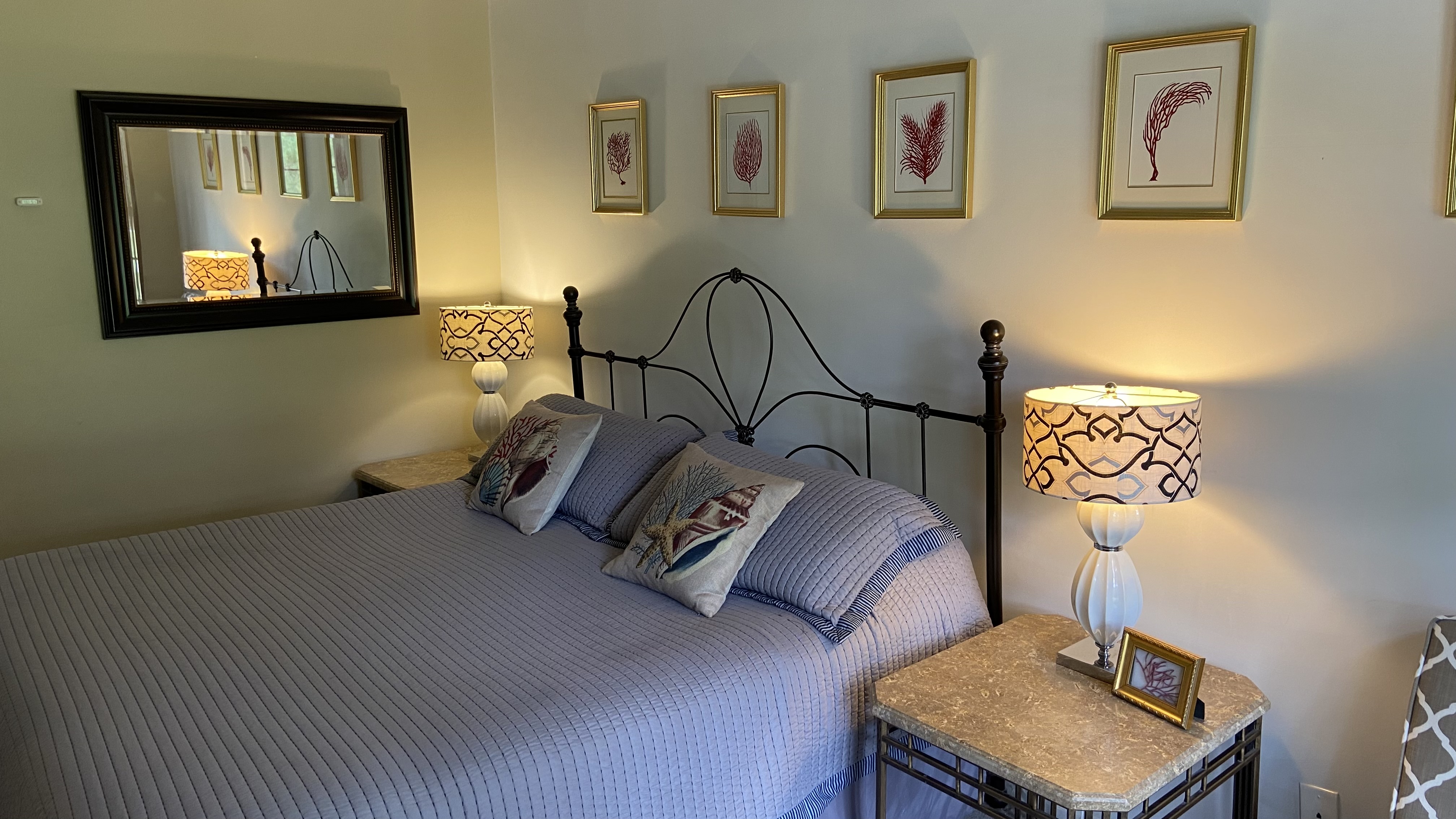 MASTERBEDROOM WITH A KING BED.
