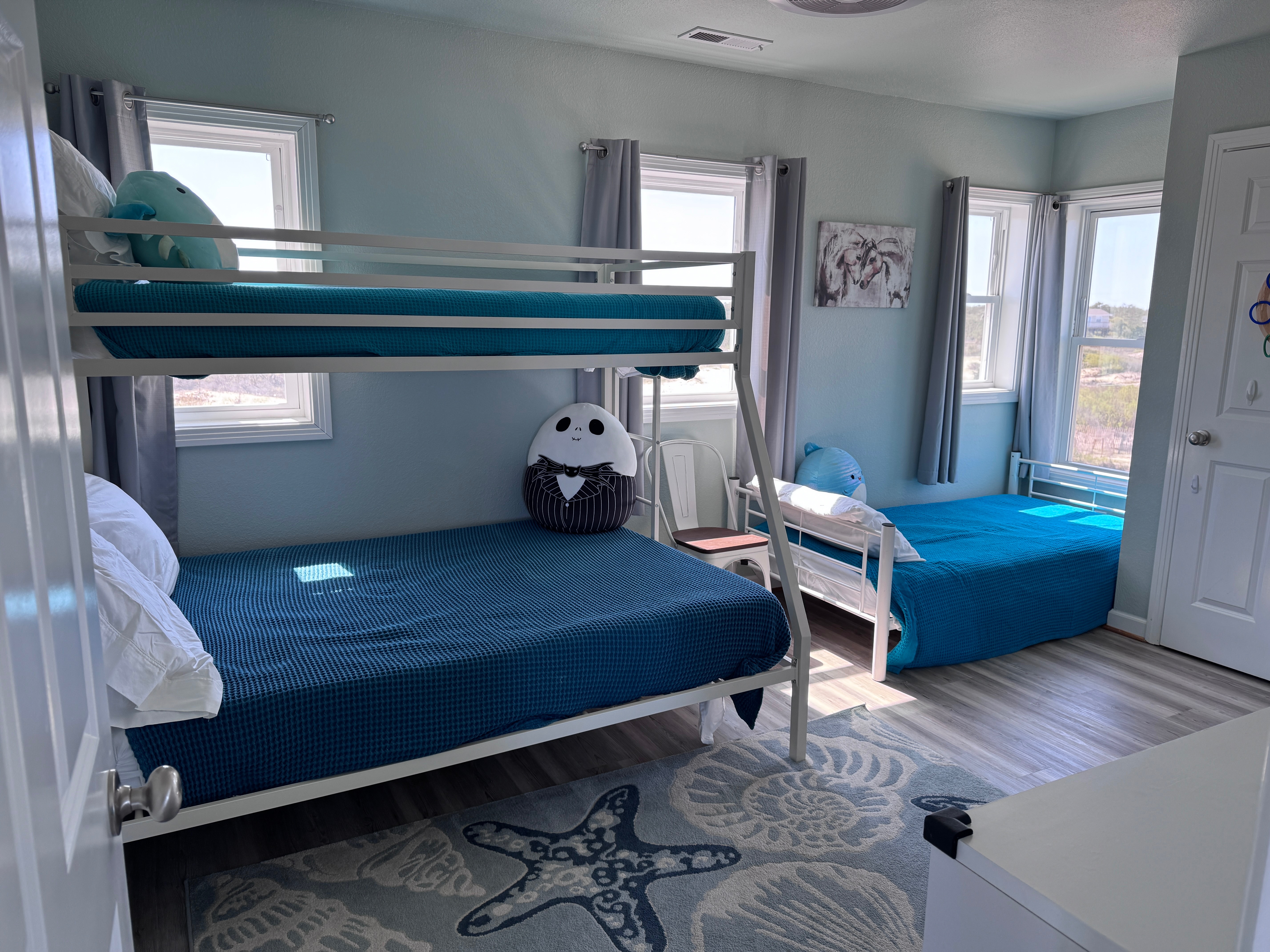 Twin Dune with a full size bottom bed and twin sized top bunk, with separate twin bed