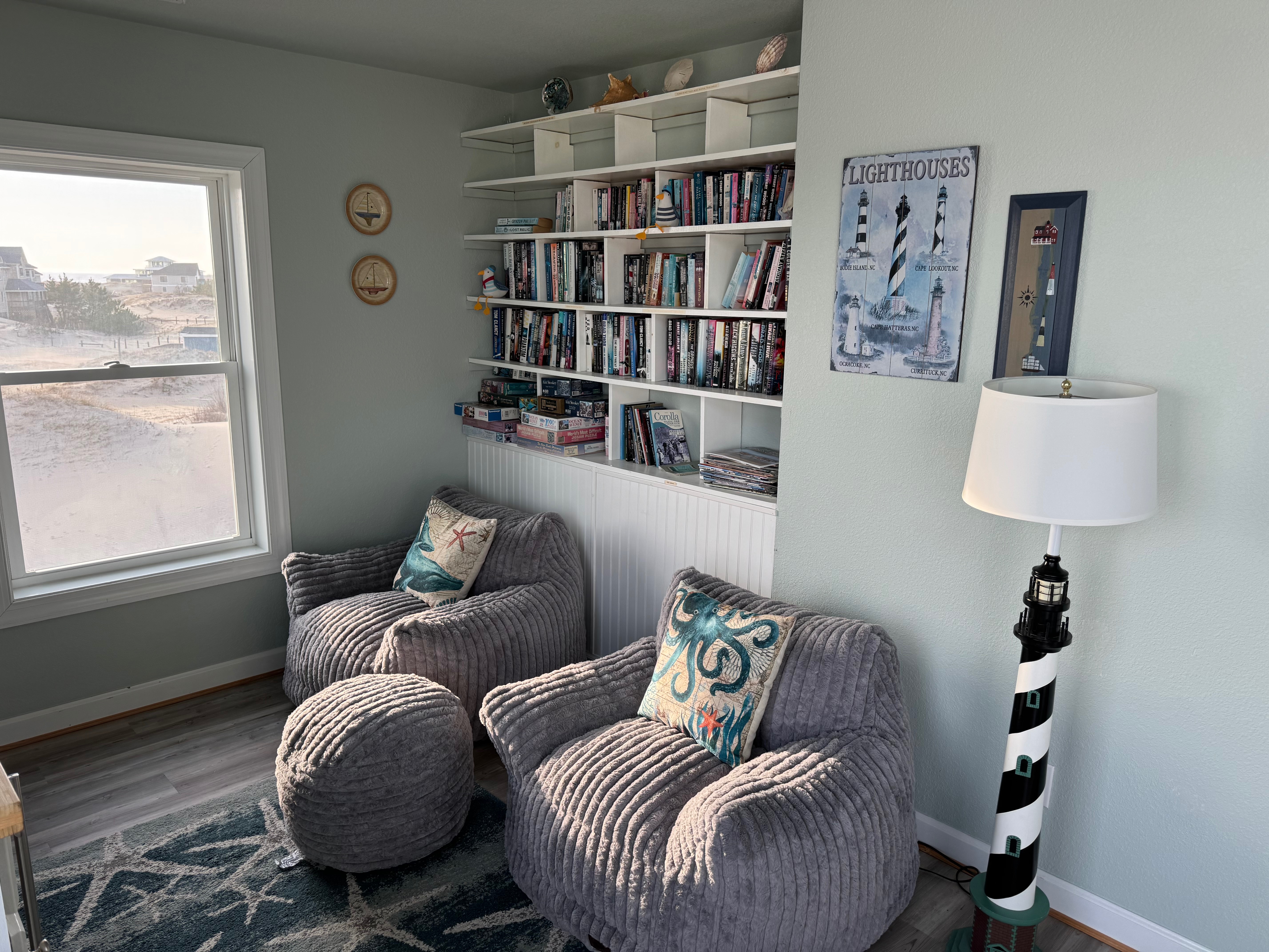 Gaming & reading alcove.