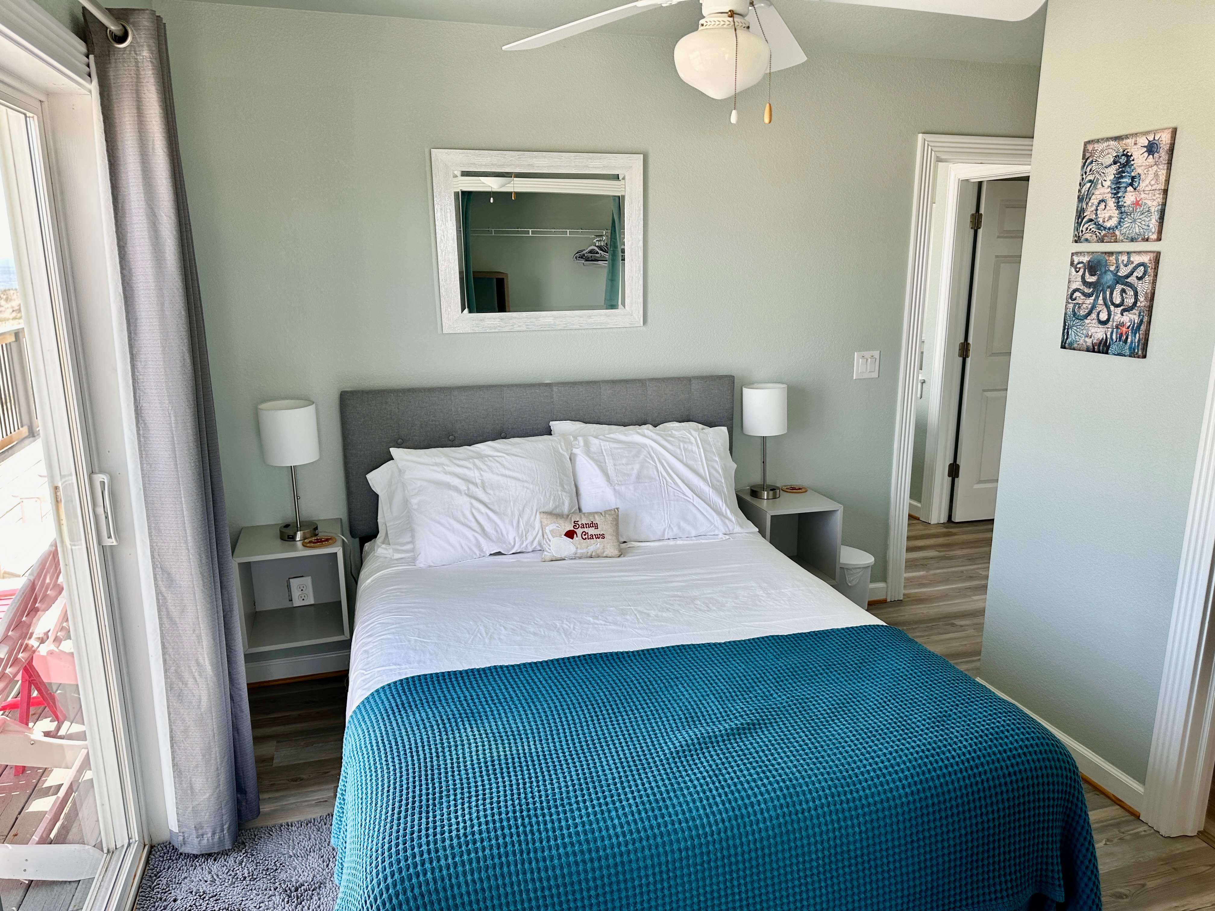 Alternate view of Queen Beach bedroom