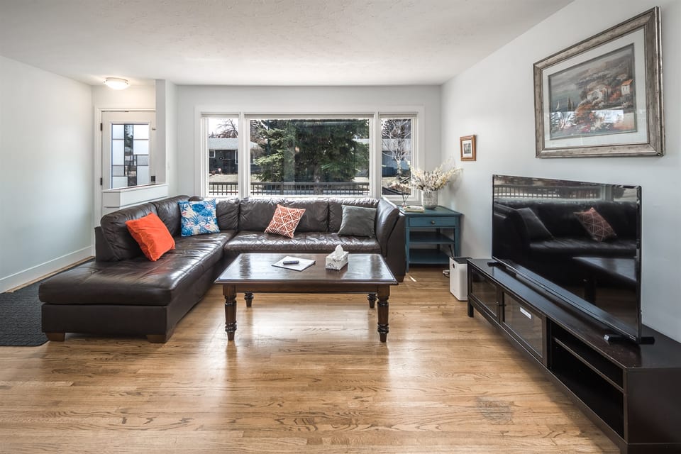 E@HOME Intera casa 5BR2BA&Central vicino al chinook mall - Calgary