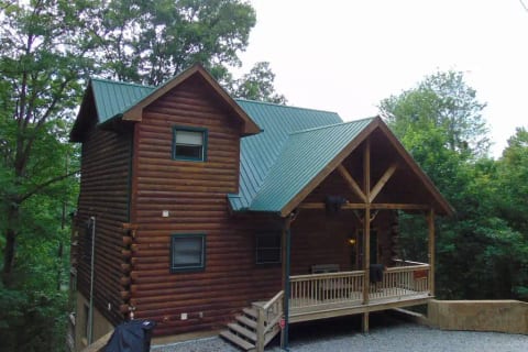 Pigeon Forge ! Seasonal Pool  3 bed 3 bath ! View