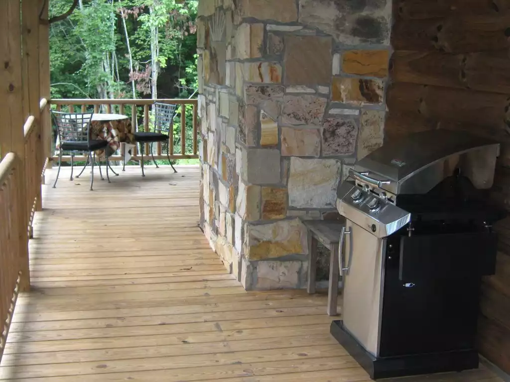 Eat in and cook out on the gas grill! - Book Direct and Save! A Touch of Luxury-Lake Lure - Mill Spring