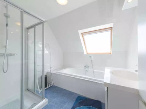 Goldsands II 402 Top floor with parking