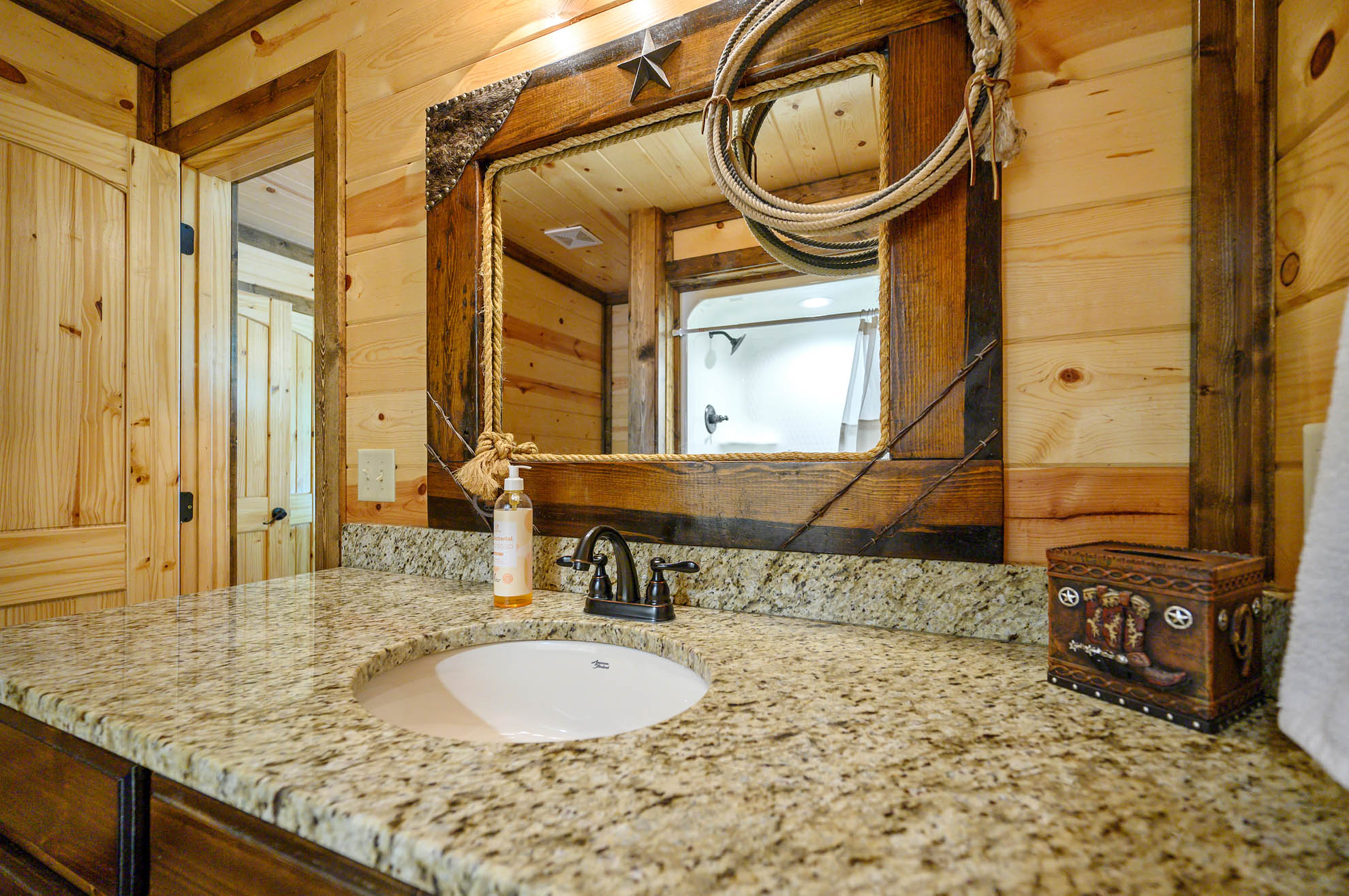 Bedroom 2 ensuite bath vanity Bedroom 2 ensuite bath vanity - Iron Horse Lodge - Broken Bow
